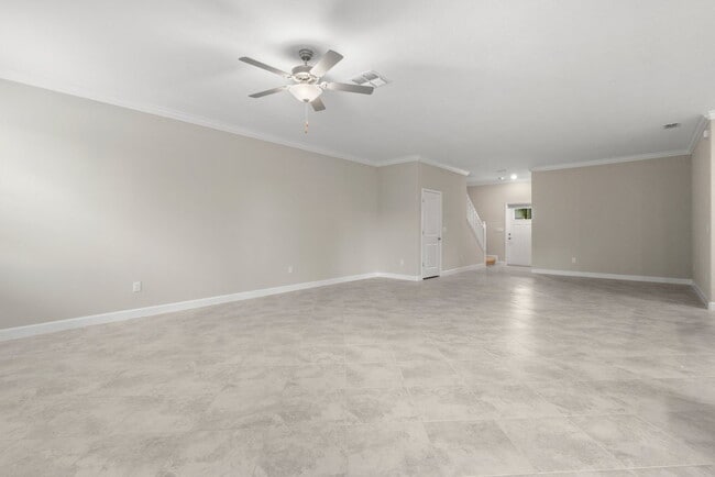 Building Photo - LIKE NEW Townhome in Willow Square!