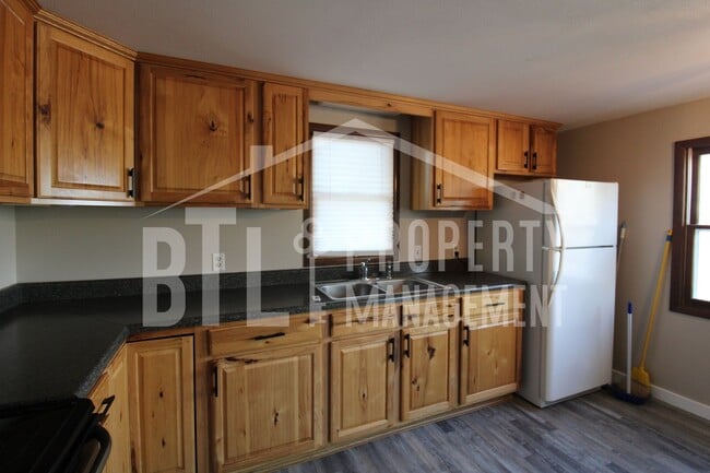 Building Photo - Charming 2 Bedroom Home - Minutes from the...