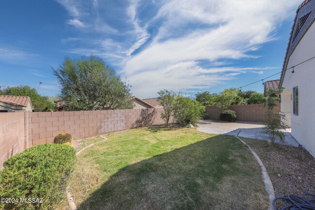 Building Photo - 10457 E Oakbrook St
