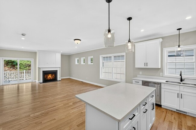 Building Photo - 5 Devon Pl