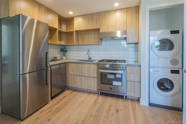 Building Photo - 14-33-33 31st Ave