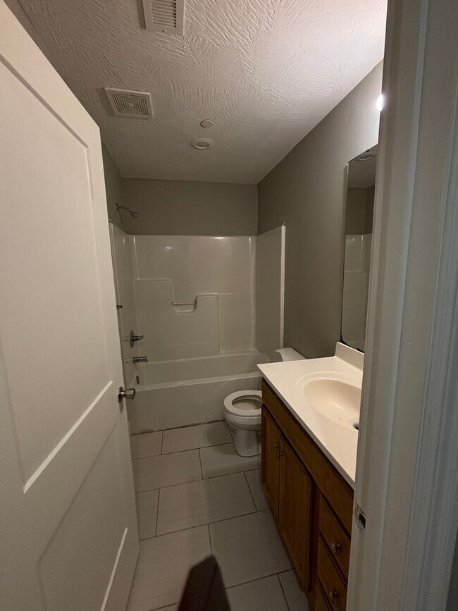 Building Photo - 1316 E Blaine St