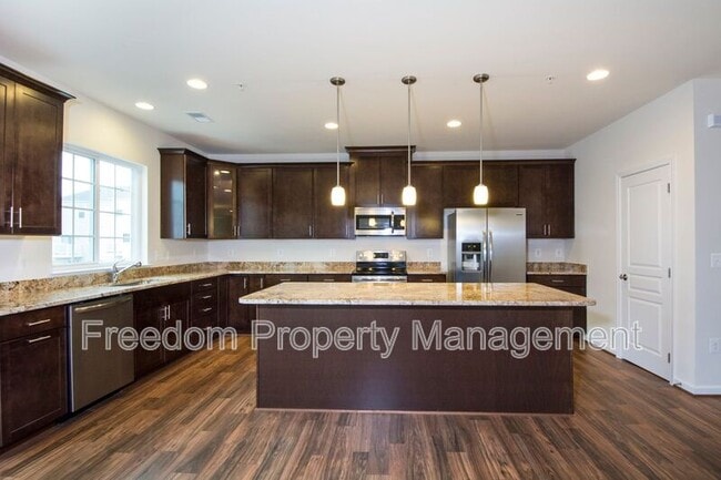 Building Photo - 14894 Mason Creek Cir