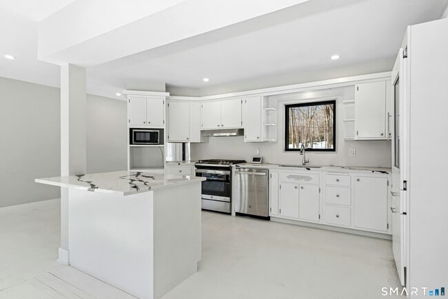 Building Photo - 95 Louises Ln