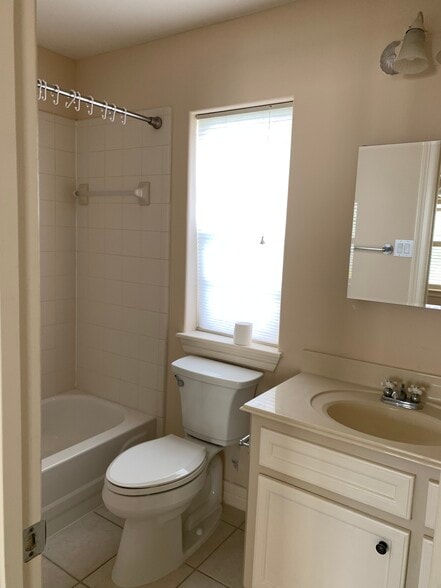 Building Photo - 4928 Mimosa Dr