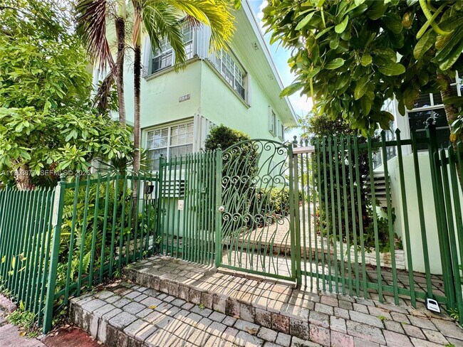 Building Photo - 8620 Byron Ave