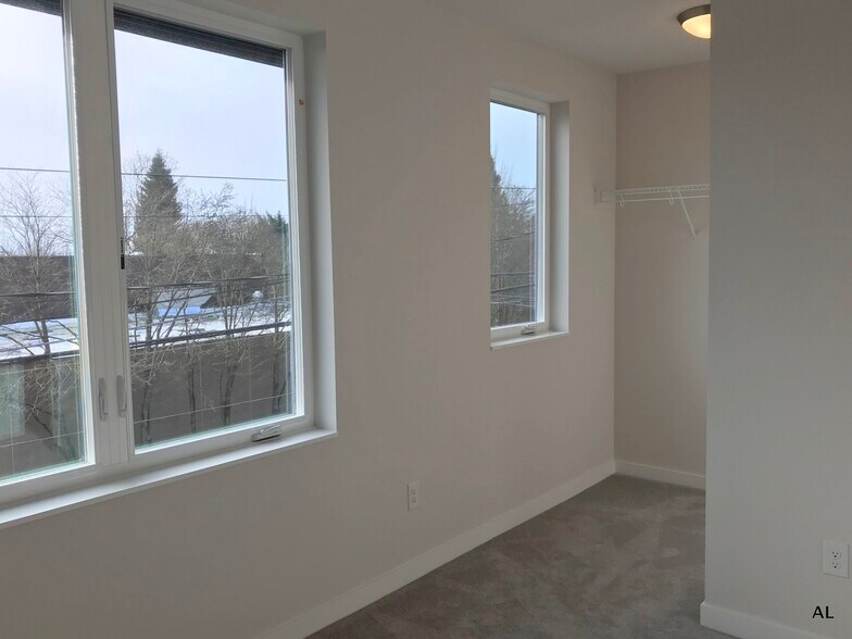 Building Photo - 3300 NE 65th St