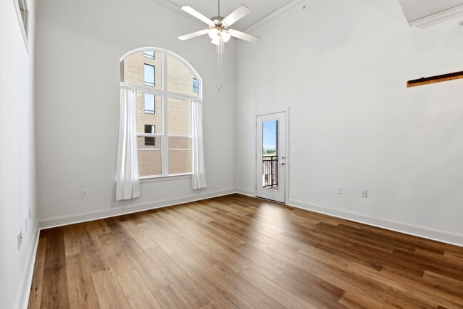 Building Photo - 1010 Rosine St