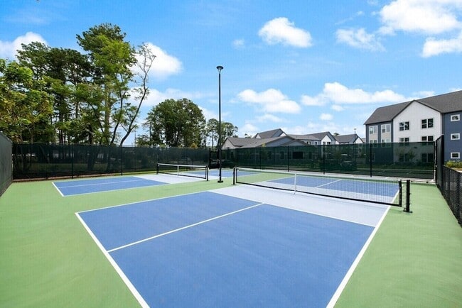 Building Photo - 1000 Marlowe Vis Pl