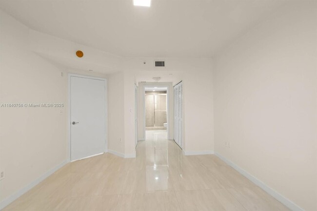 Building Photo - 19501 W Country Club Dr