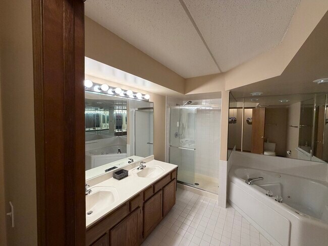 Building Photo - 6401 W Berteau Ave