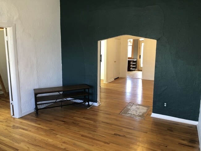 Building Photo - Stunning 2 Bedroom Home in Five Points!