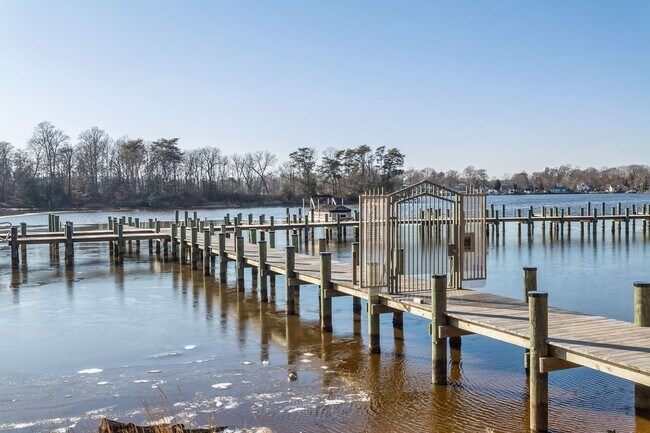 Building Photo - Massive 4 BR/2 Full BA & 2 Half BA EOG Tow...