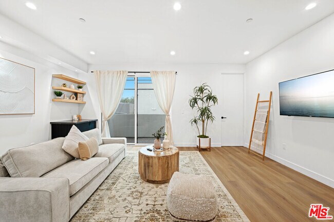 Building Photo - 839 N McCadden Pl