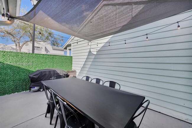 Building Photo - 13713 SW 149th Cir Ln