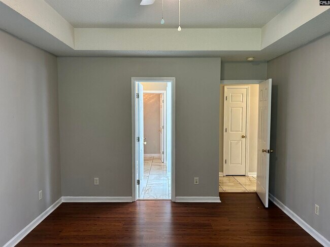 Building Photo - 405 Beech Glen Dr