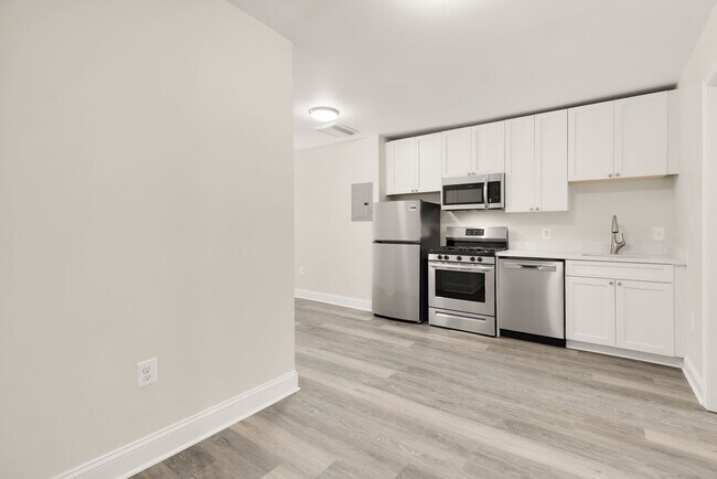 Building Photo - Newly Renovated 3BR/1BA - WASHEY/DRYER - I...