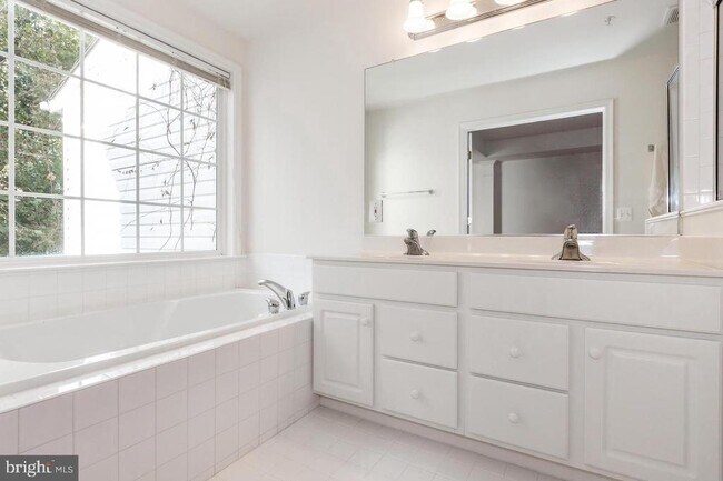 Building Photo - 13953 Lullaby Rd