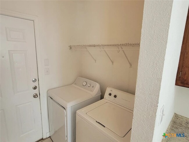 Building Photo - 814 Sagewood Trail