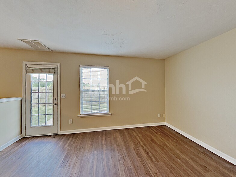 Building Photo - 111 Dreville Dr