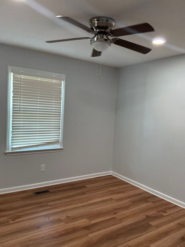 Building Photo - Beautiful 3 Bedroom is NOW AVAILABLE!!!