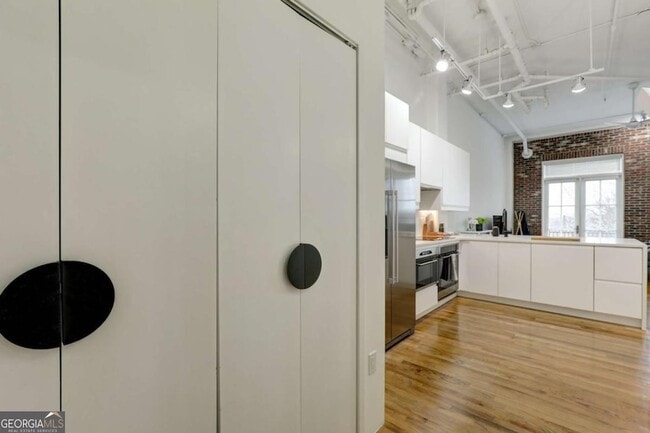 Building Photo - 3235 Roswell Rd NE