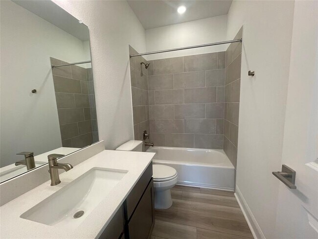 Building Photo - 544 Bauer Lp