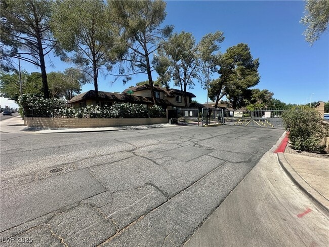 Building Photo - 6114 Meadowgrass Ln