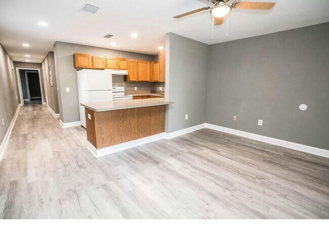 Primary Photo - 2920 E Columbus Dr