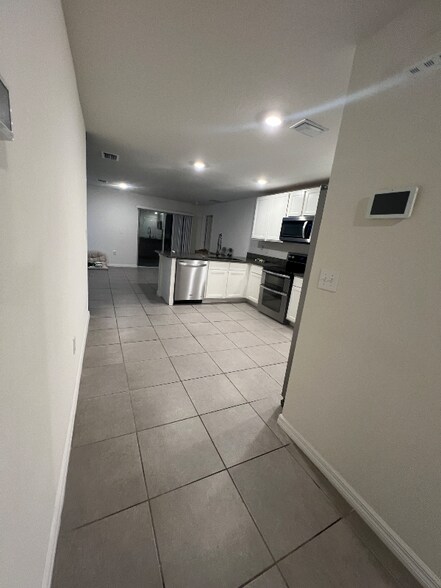 Building Photo - 8465 Bower Bass Cir
