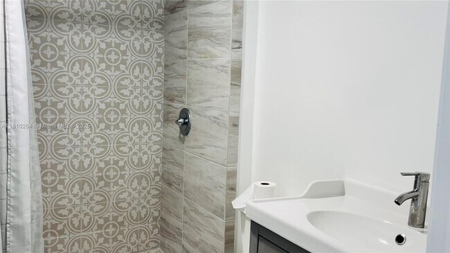 Building Photo - 20515 E Country Club Dr