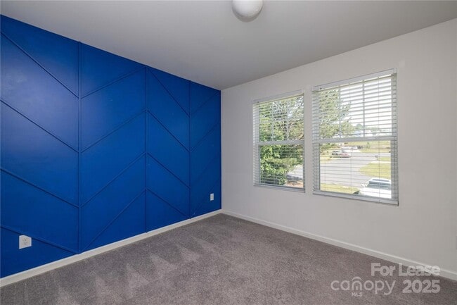 Building Photo - 710 Yorkshire Dr