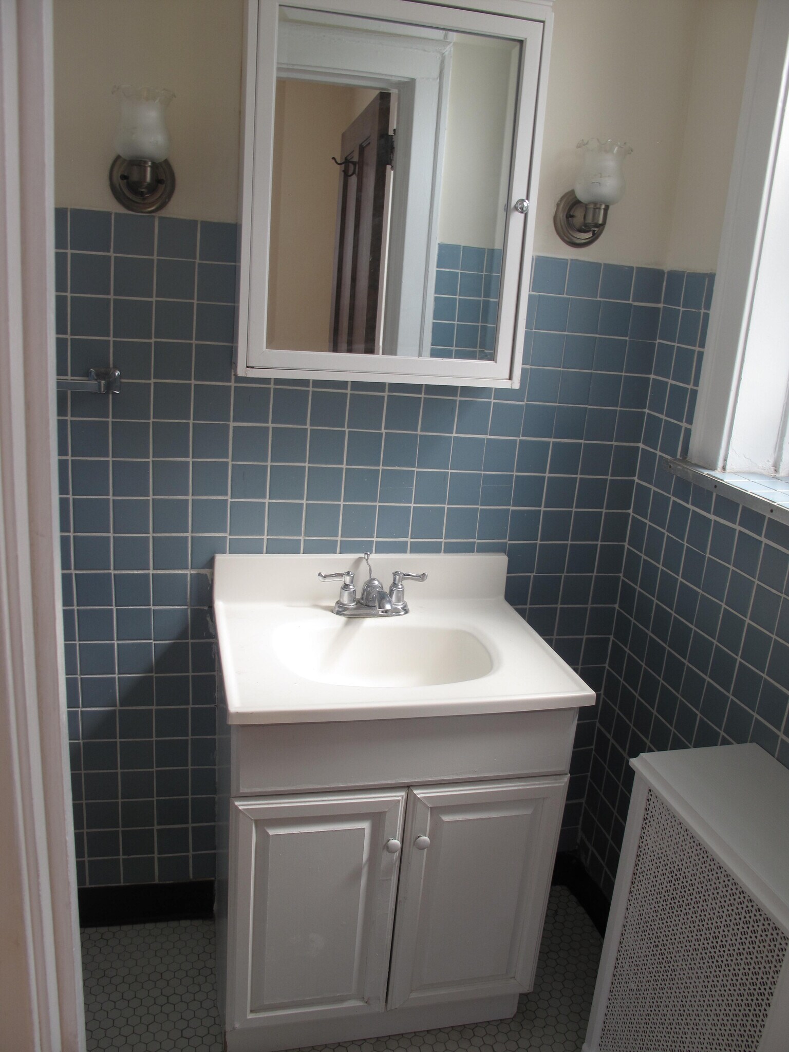 1/2 Bath - 4827 Elm St