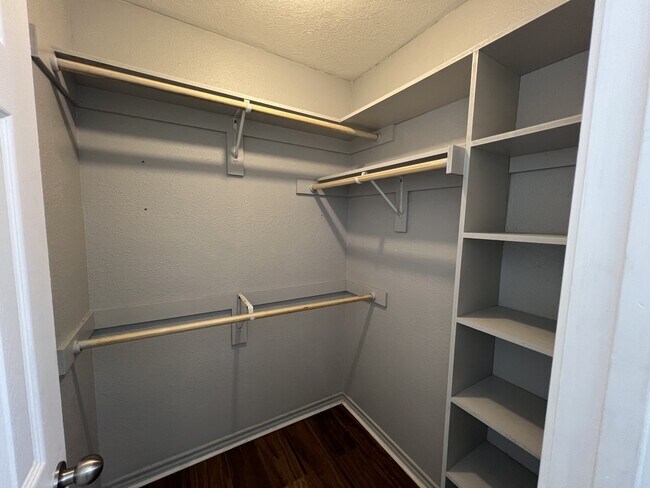 Building Photo - 664 W Tram Rd