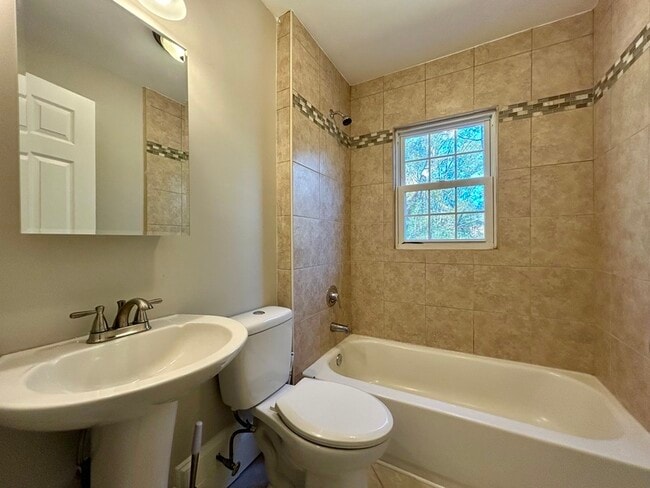 Building Photo - 217 Skyland Ave