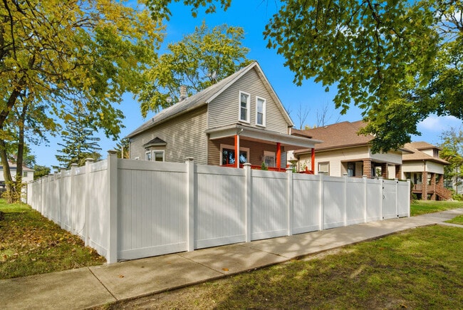 Building Photo - 11224 S Hermosa Ave