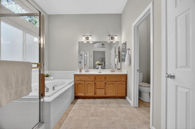 Building Photo - 2726 Genesee Dr