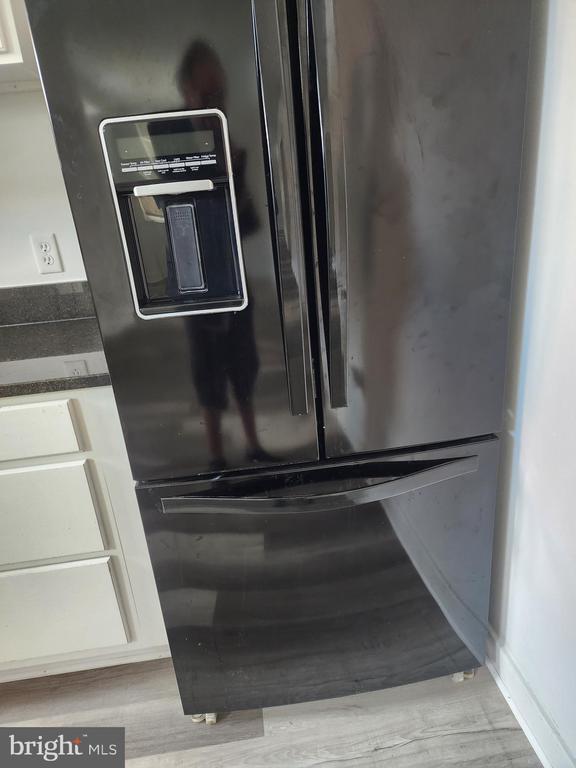 Building Photo - 606 Stuart St