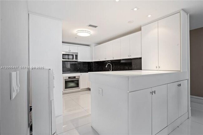 Building Photo - 6899 Collins Ave