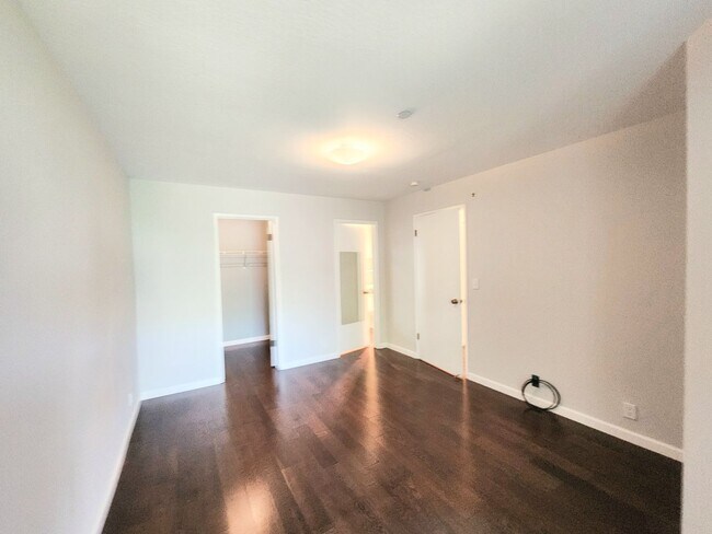 Building Photo - 2 bedroom 2 bath condo home in North San Mateo