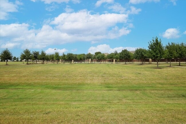 Building Photo - 4261 Shavano Dr