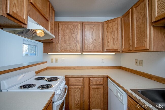 Building Photo - 1 BD, 1 BA Apartment Nestled Back on a Cul-de-Sac