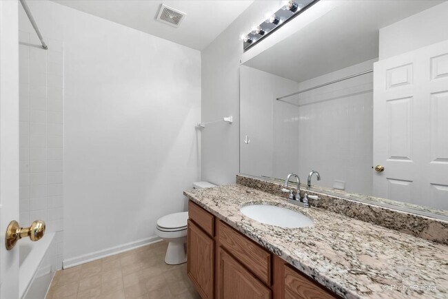Building Photo - 827 Riding Ln