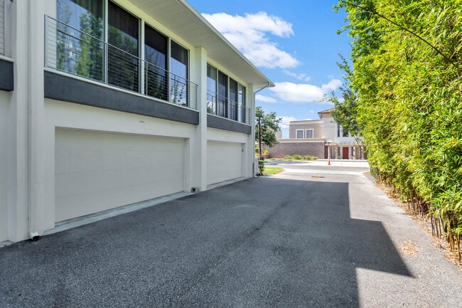 Building Photo - 428 W Swoope Ave