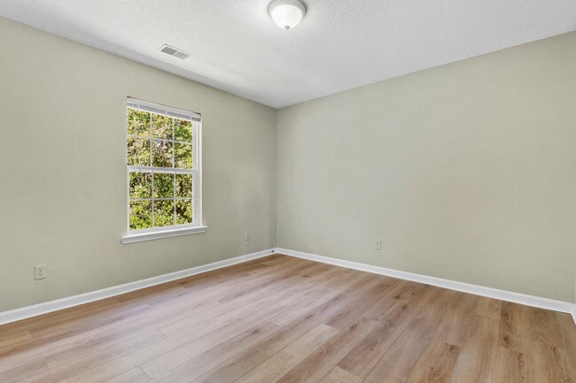 Building Photo - 109 Summer Vale Dr
