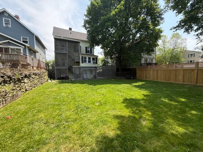Building Photo - 37 Quintard Ave