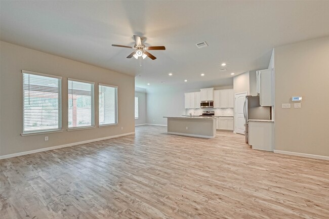 Building Photo - 14111 Lake Lodge Dr