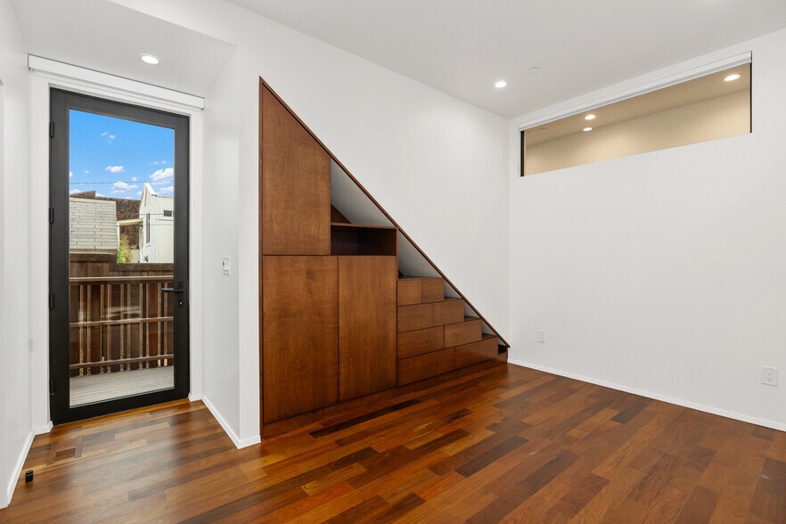 2nd downstairs bedroom with gorgeous built ins for clothing and storage. - 4640 Del Monte Ave