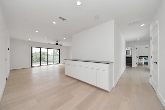 Building Photo - 5327 S Braeswood Blvd