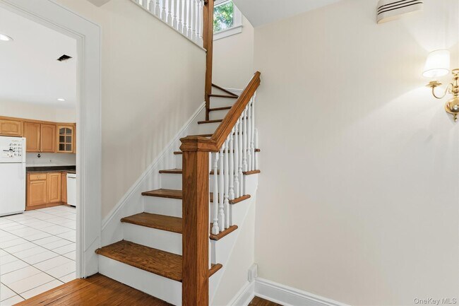 Building Photo - 15 Ferncliff Rd